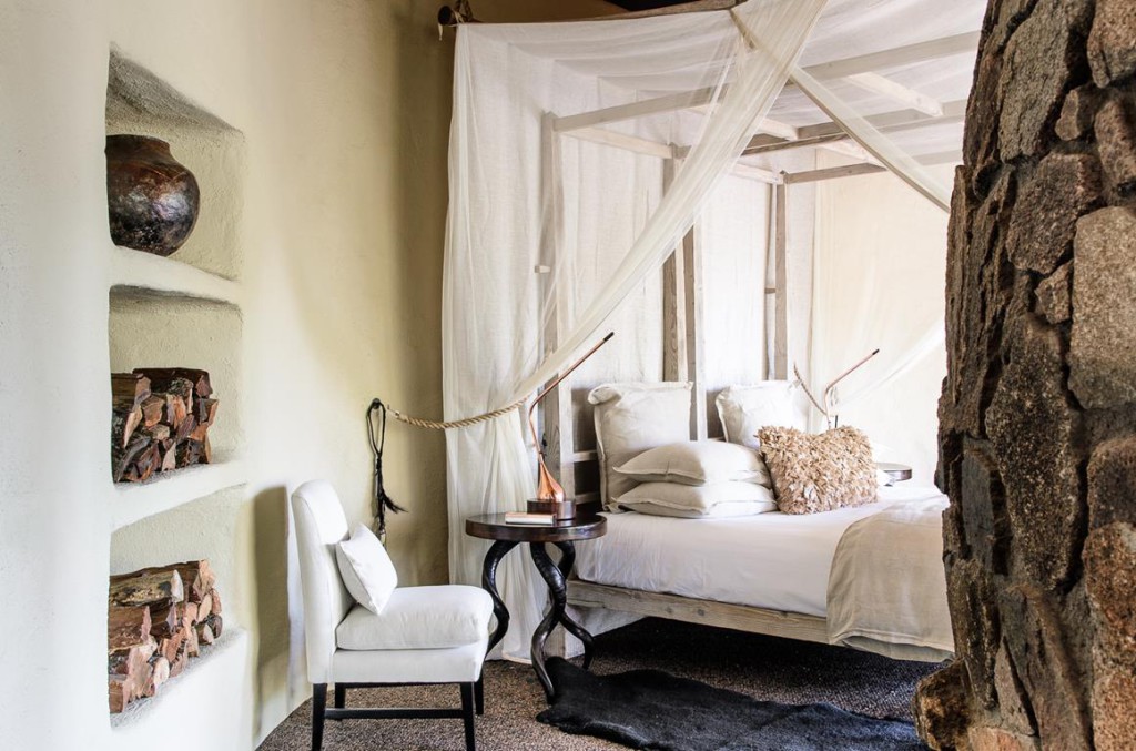 SingitaBouldersLodge-suitebedroom_130703